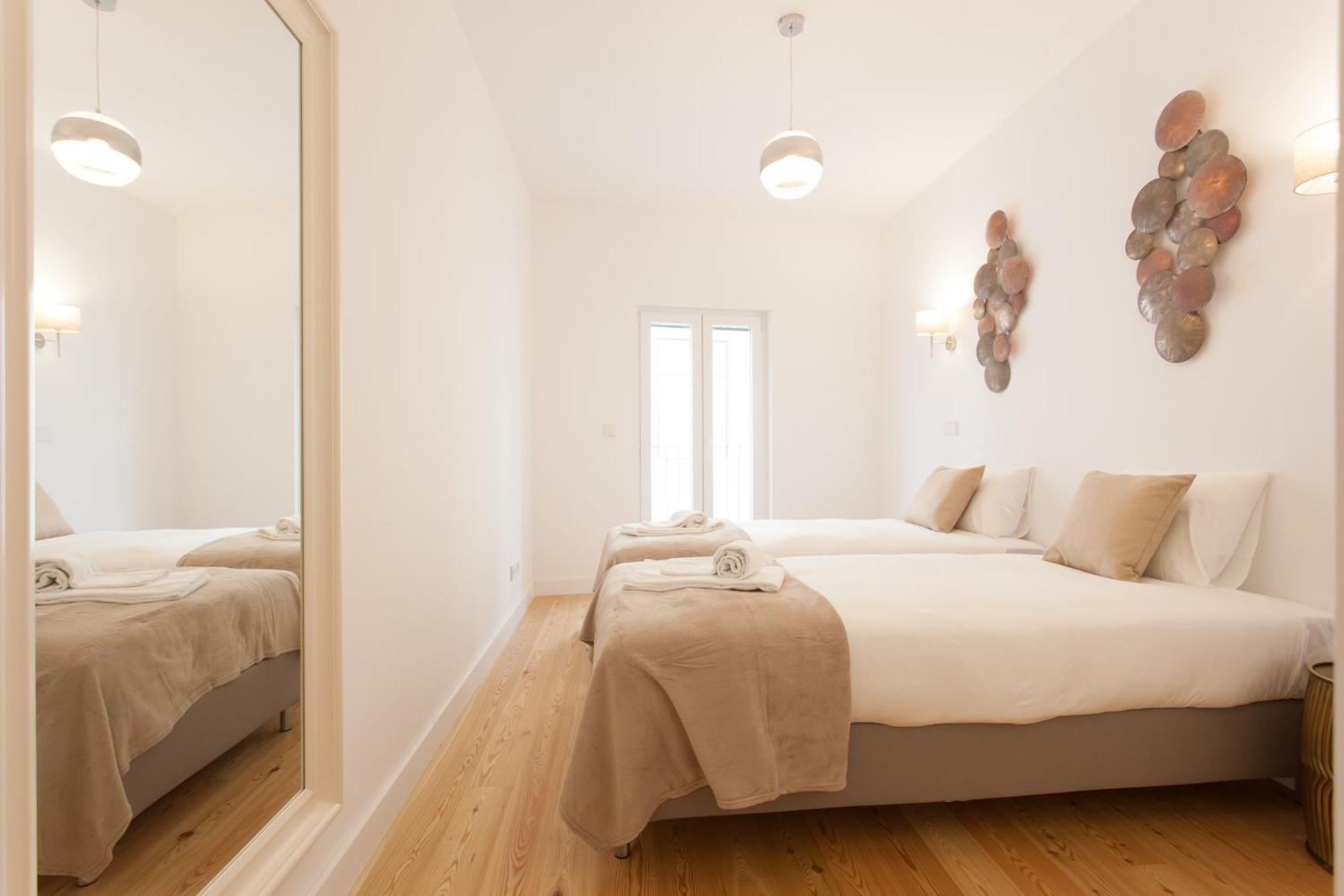 Mouraria Blue Three-Bedroom Apartment W/ Parking - By Lu Holidays Lisboa المظهر الخارجي الصورة