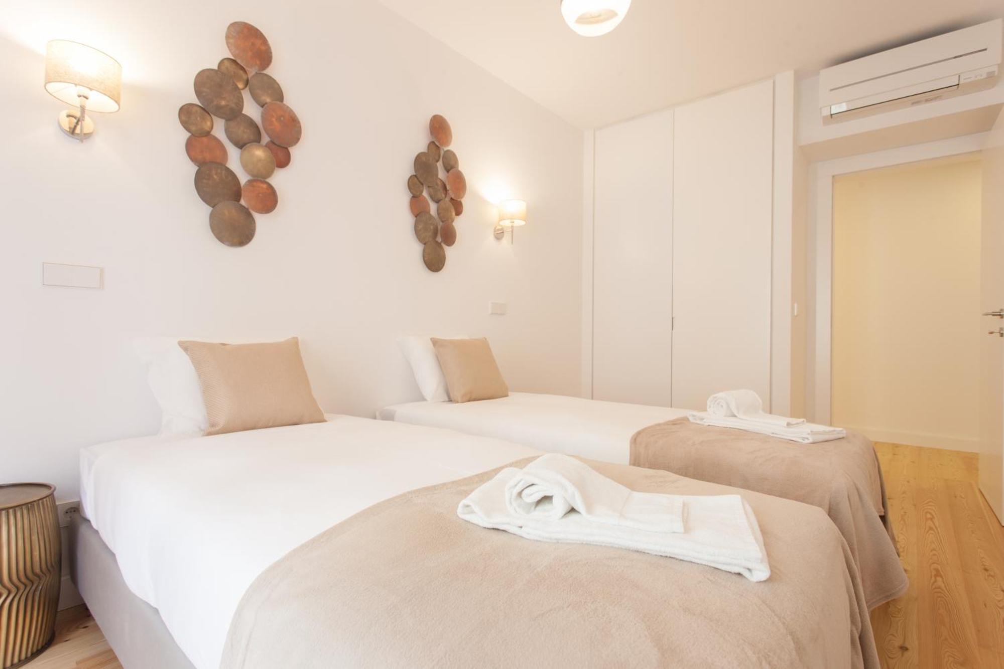 Mouraria Blue Three-Bedroom Apartment W/ Parking - By Lu Holidays Lisboa المظهر الخارجي الصورة