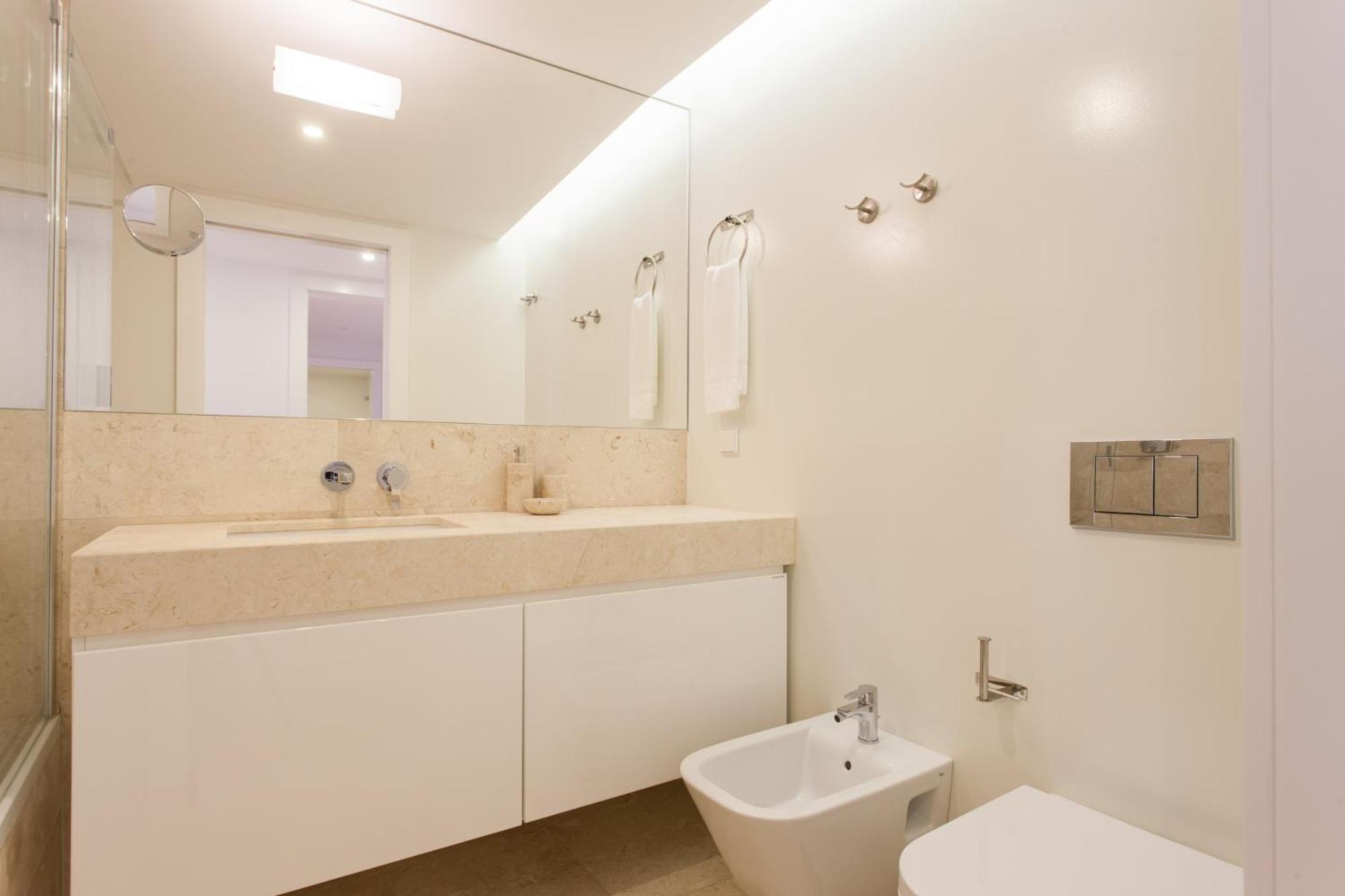 Mouraria Blue Three-Bedroom Apartment W/ Parking - By Lu Holidays Lisboa المظهر الخارجي الصورة