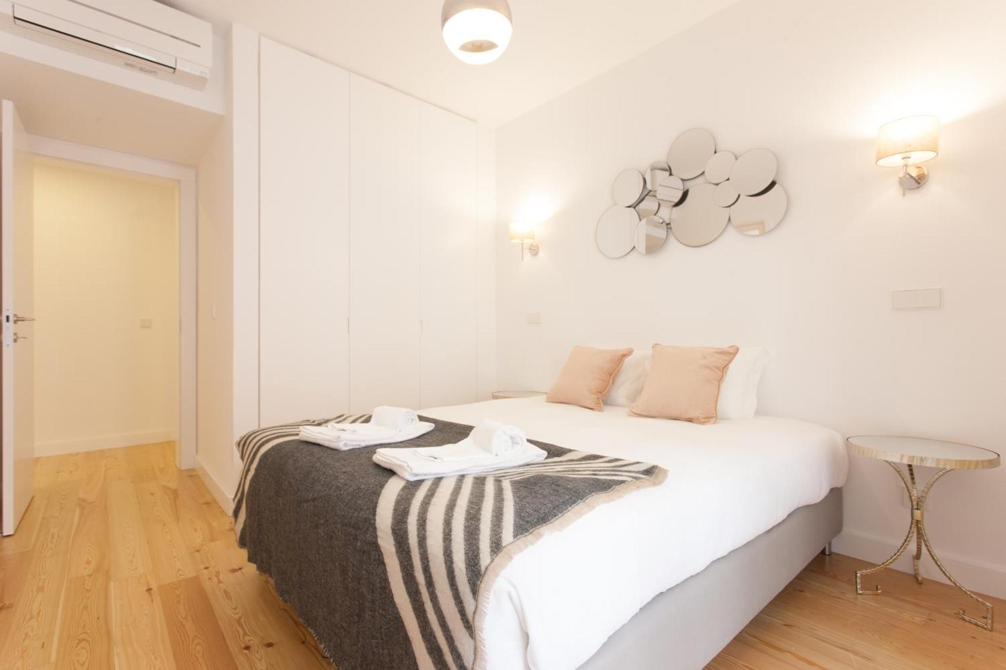 Mouraria Blue Three-Bedroom Apartment W/ Parking - By Lu Holidays Lisboa المظهر الخارجي الصورة
